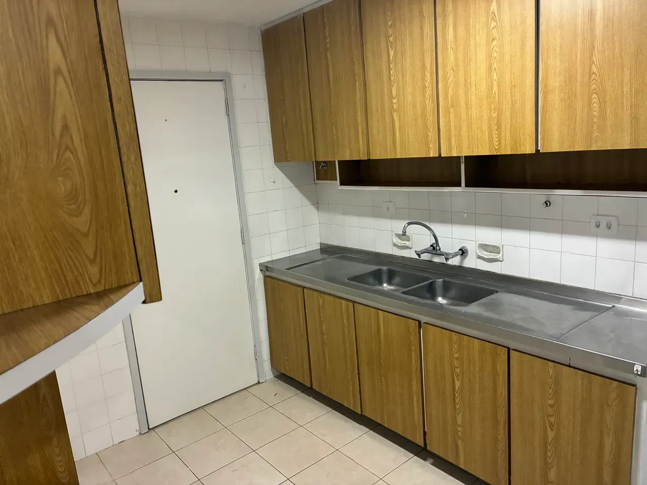 Apartment, 100 m², with wood or laminate floors — photo 11