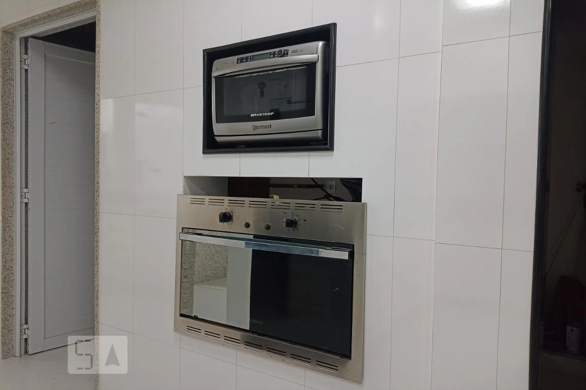 Apartamento de 4 quartos com janelas do piso ao teto — photo 75