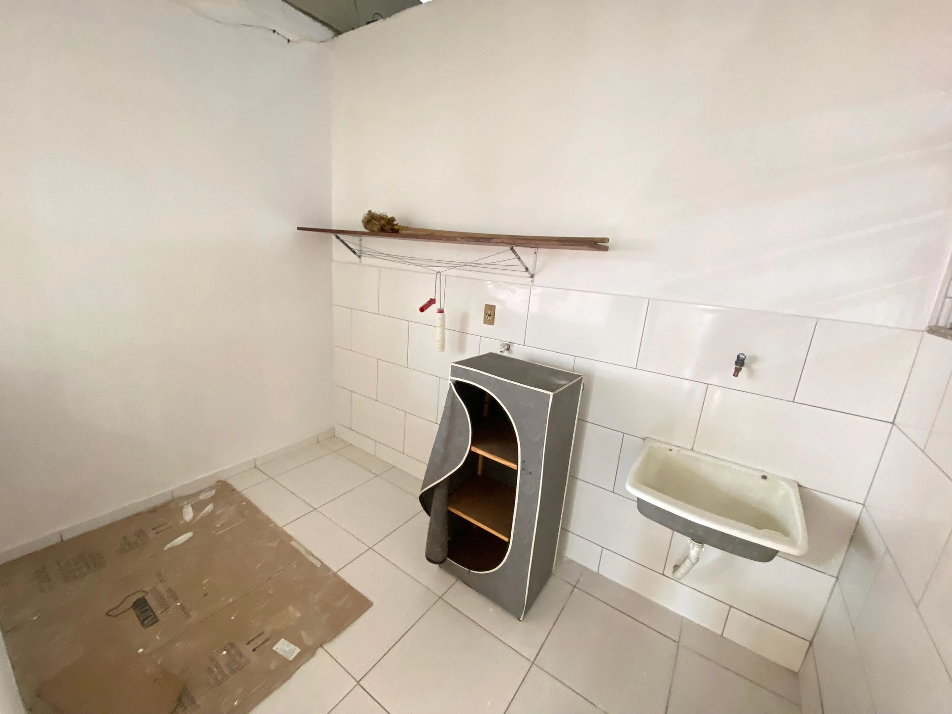 House with 2 bedrooms and a glass-enclosed shower — photo 16