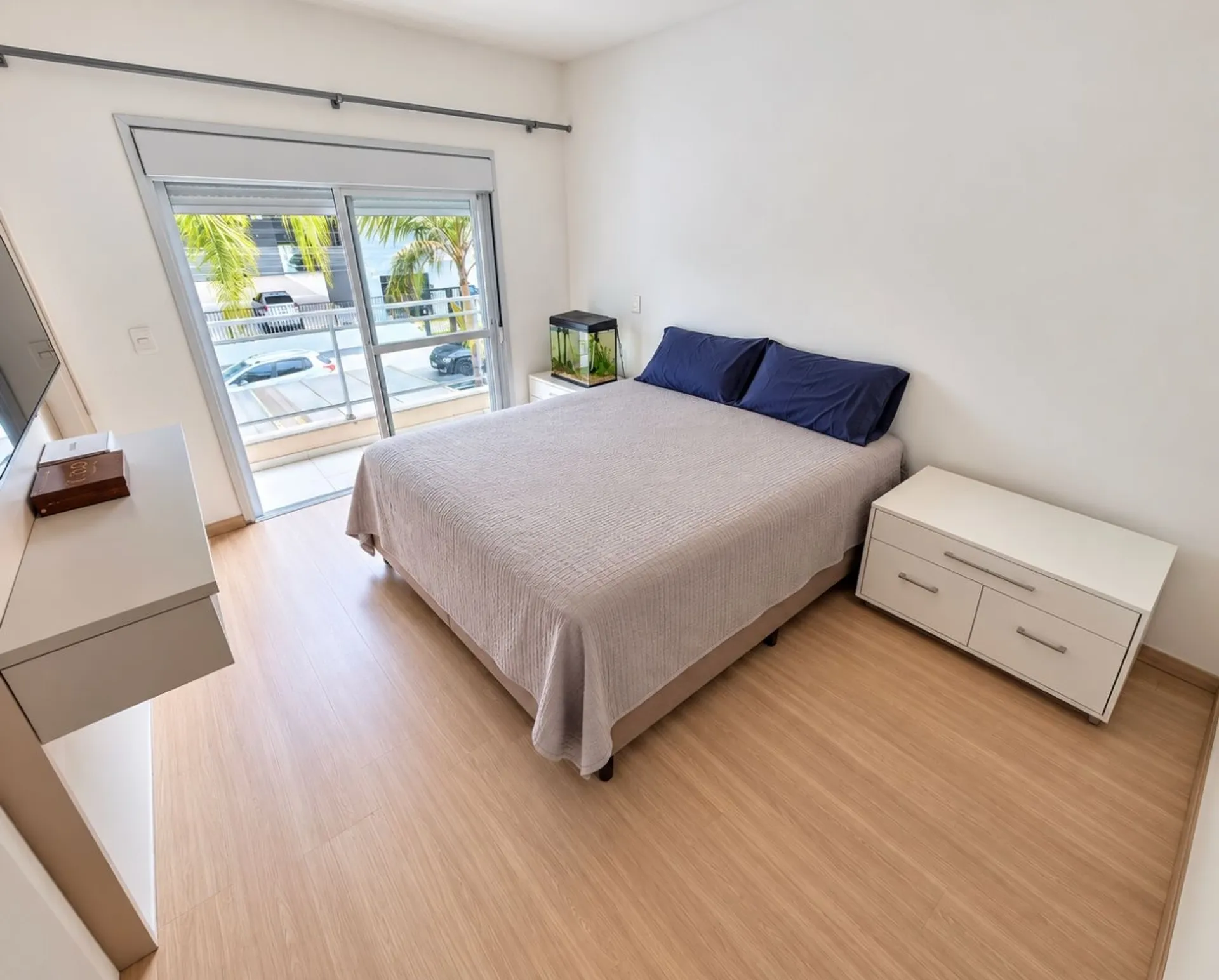 Floor-to-ceiling windows in a 3-bedroom house, 140 m² — photo 7