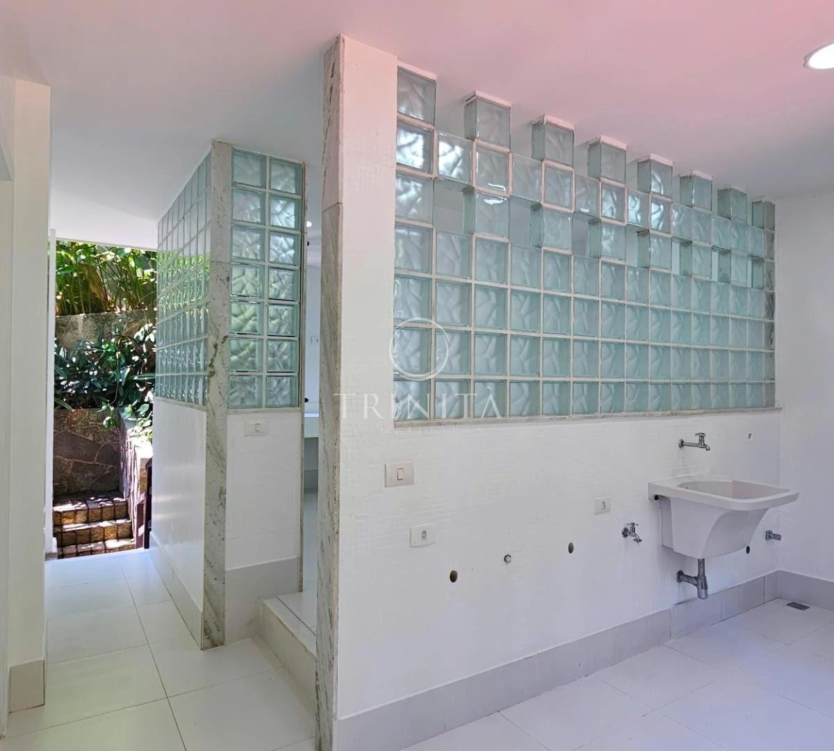 5-bedroom house with a bathtub in Rio de Janeiro — photo 17