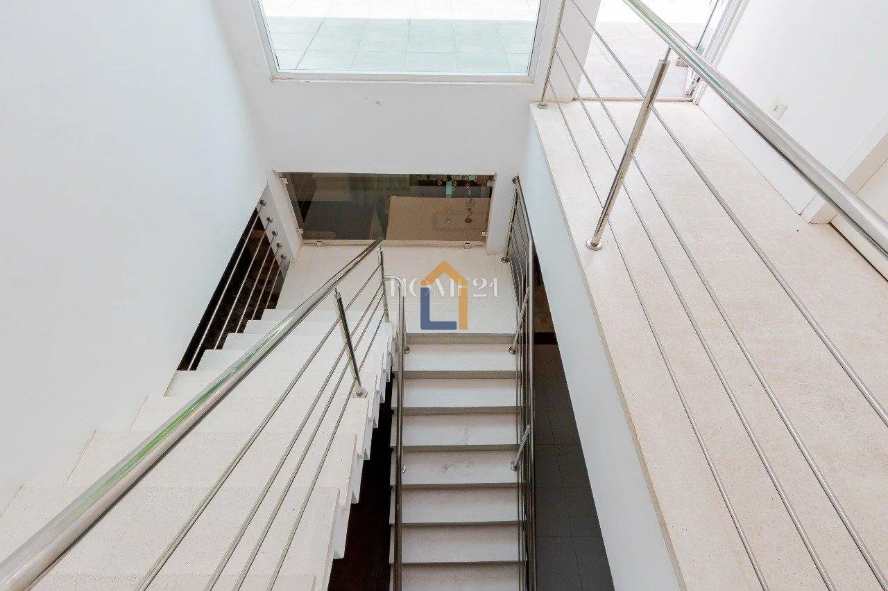 Furnished 470 m² house with 4 bedrooms and private garden — photo 56