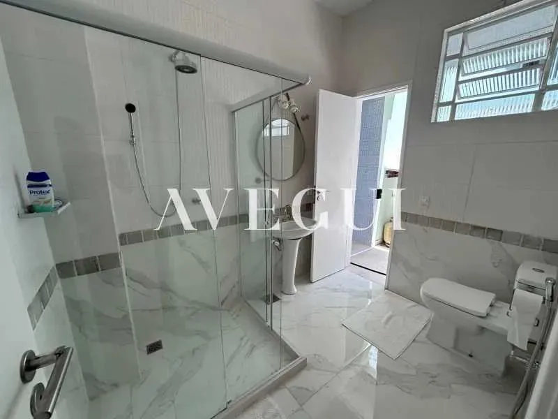 House with 4 bedrooms and 5 bathrooms — photo 10