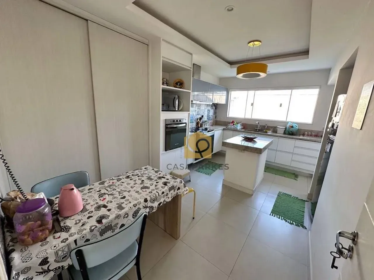 Furnished 5-bedroom house with 270 m² — photo 2