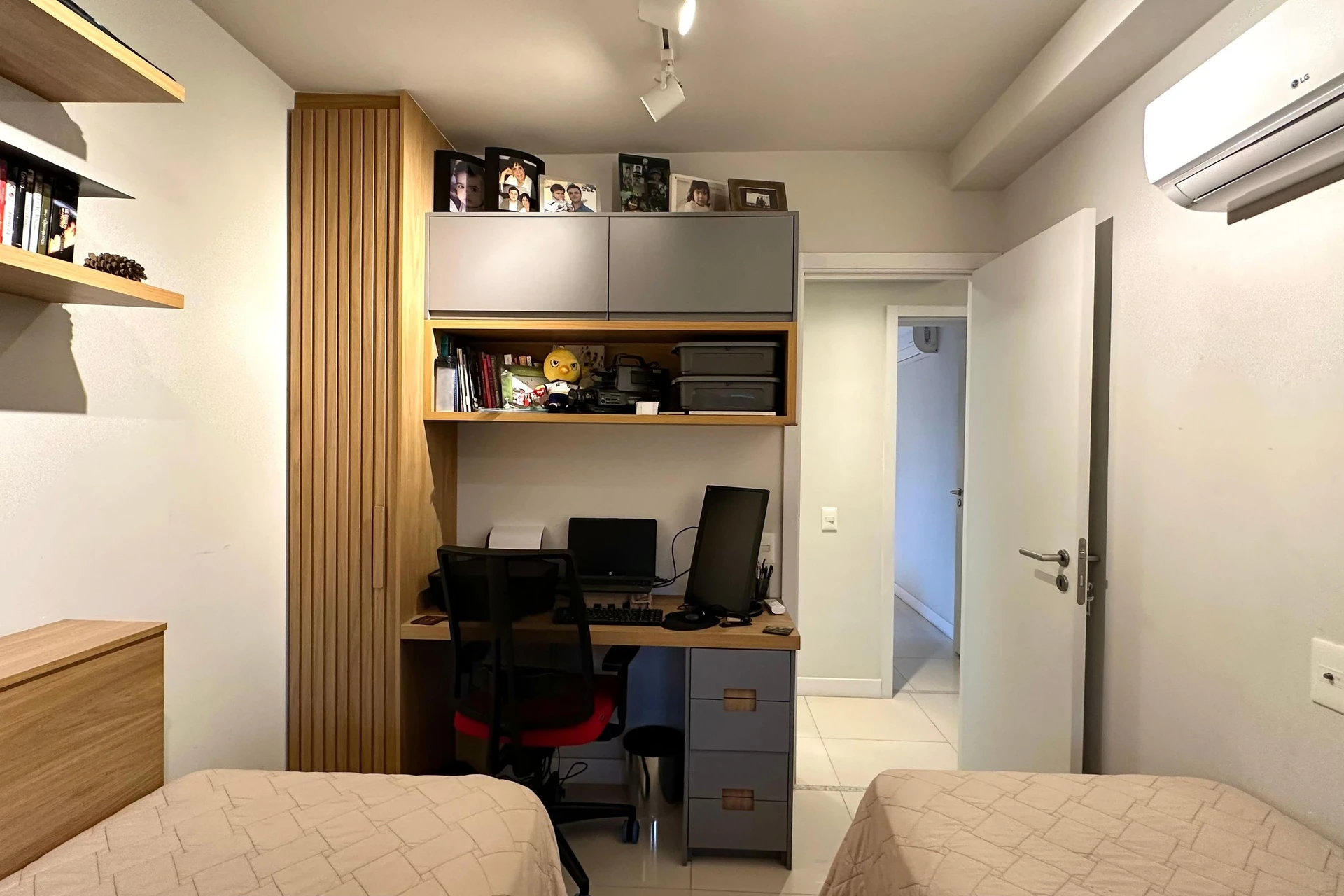 2-bedroom apartment with floor-to-ceiling windows — photo 14