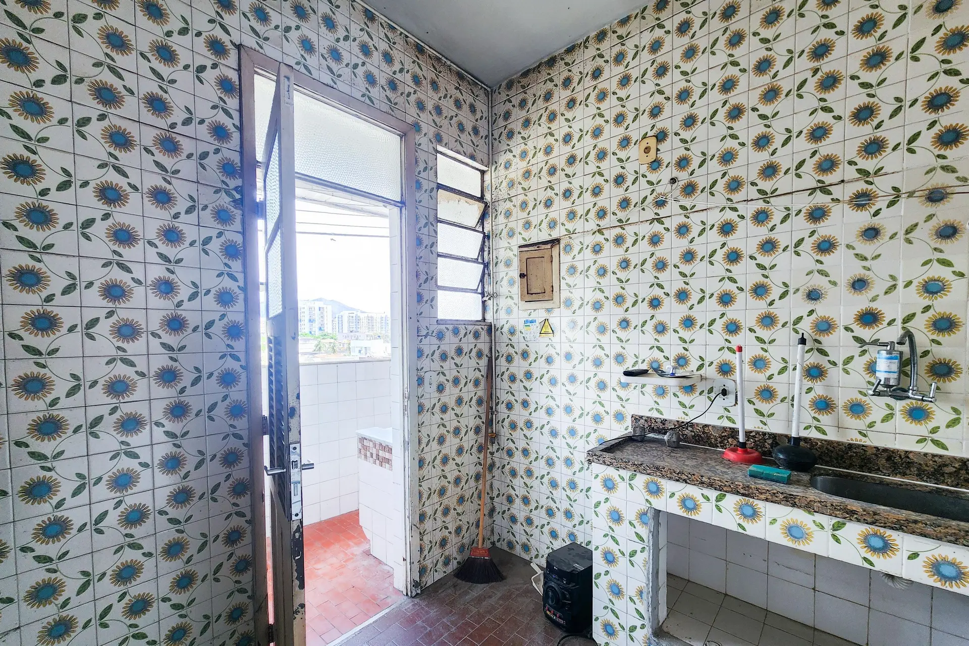 1-bedroom unfurnished apartment with 1 bathroom and parking — photo 12