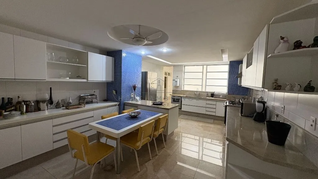 4-bedroom apartment with 4 bathrooms and 350 m² — photo 33