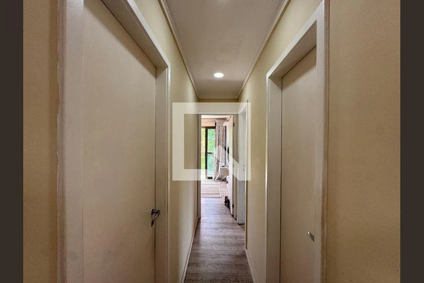 3-bedroom apartment with a glass-enclosed balcony — photo 3