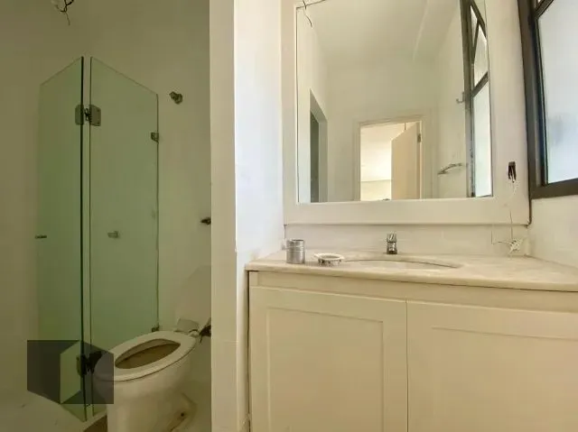 Unfurnished apartment with a glass-enclosed balcony — photo 3
