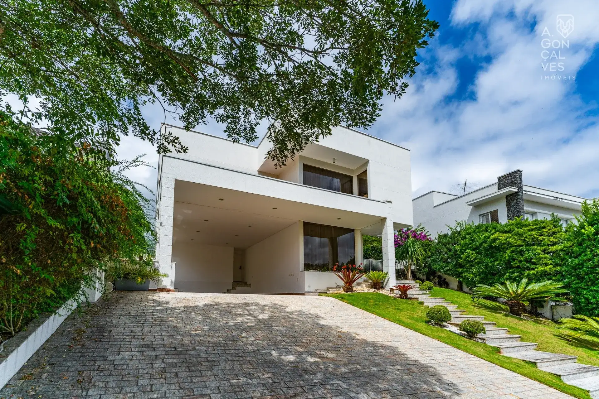 Unfurnished house with 4 bedrooms and 5 bathrooms — photo 56