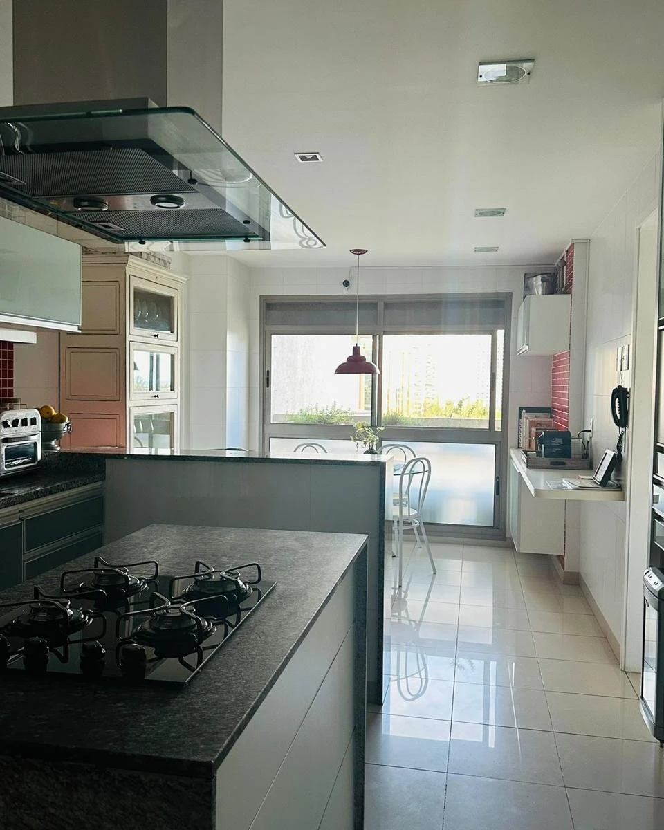 Furnished 260 m² apartment with open-plan kitchen — photo 15