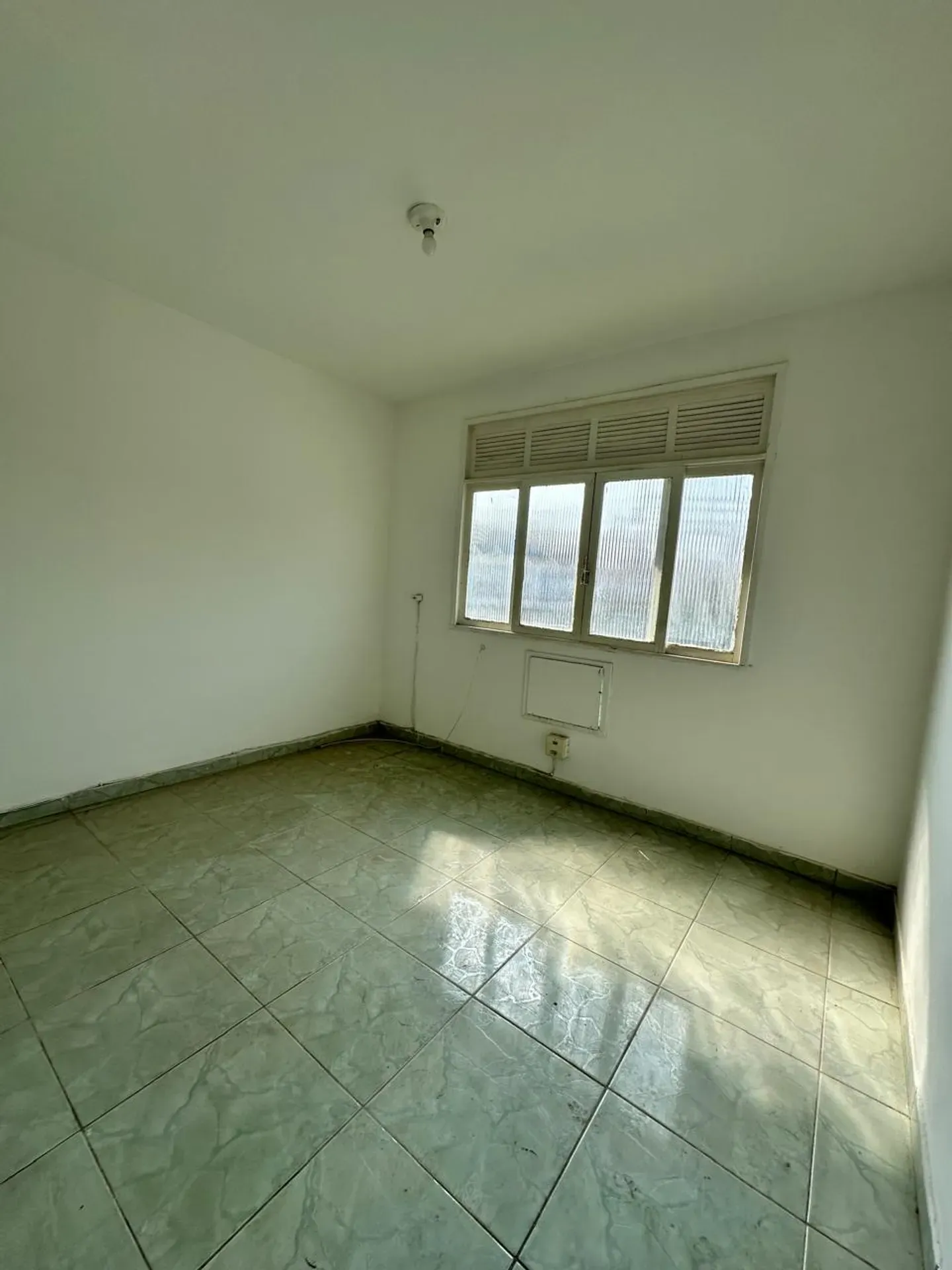 Unfurnished apartment with a private garden — photo 13