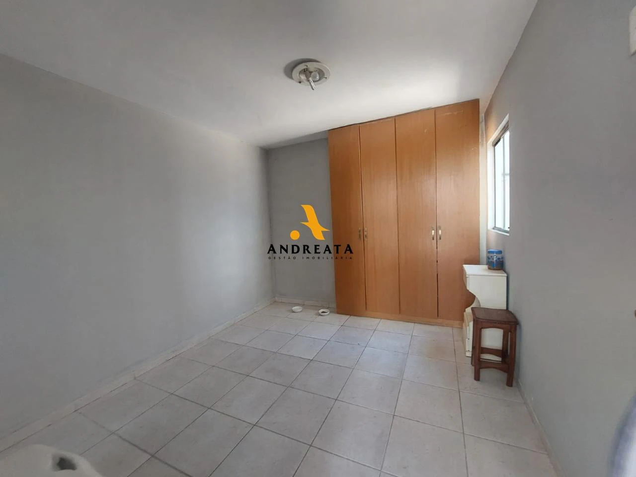 425 m² house with a private pool and a bathtub — photo 25