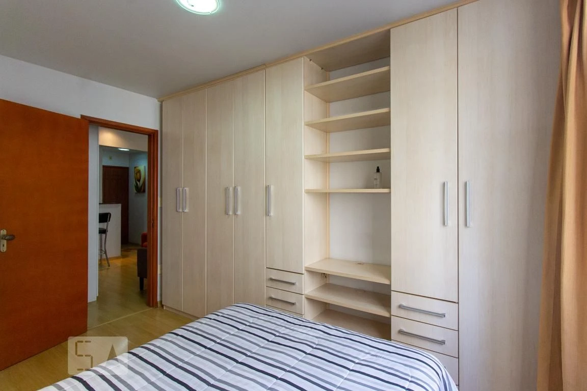 Furnished 1-bedroom apartment with a laundry area — photo 19