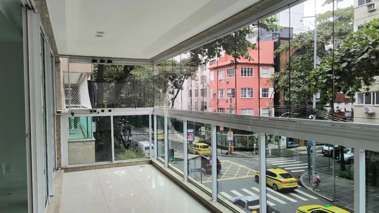 198 m² apartment with 4 bedrooms and enclosed balcony — photo 6