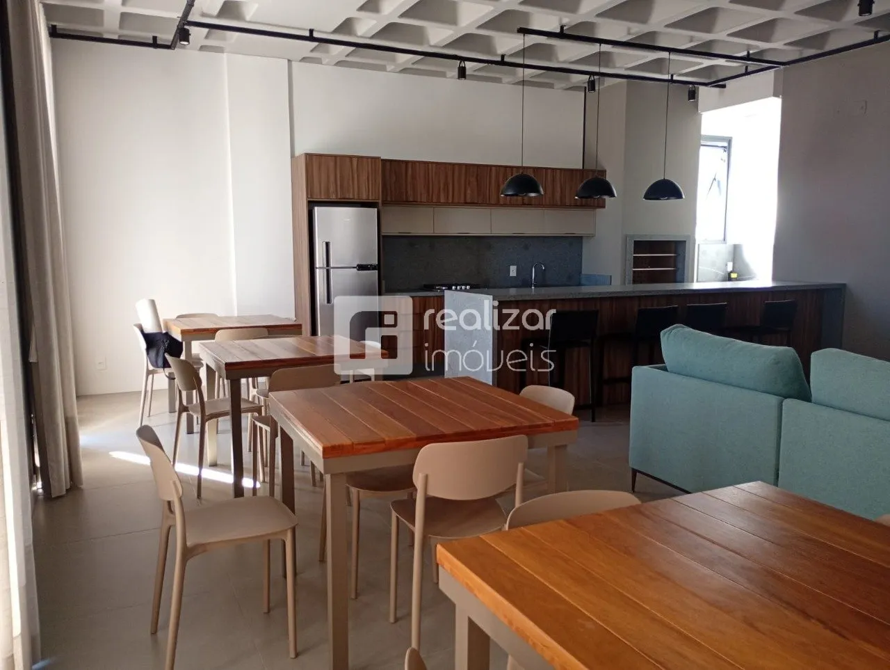 Furnished 1-bedroom apartment with open-plan kitchen — photo 17