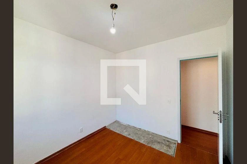 Walk-in closet in a 3-bedroom apartment, 83 m² — photo 9