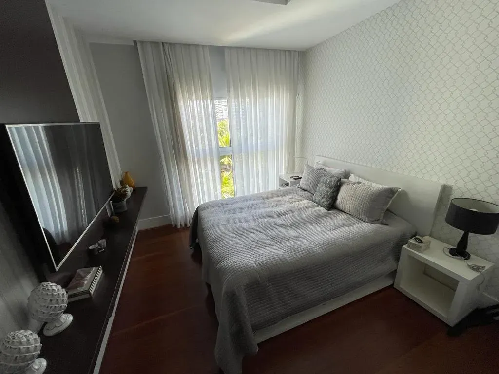 Furnished apartment with 4 bedrooms and open-plan kitchen — photo 32