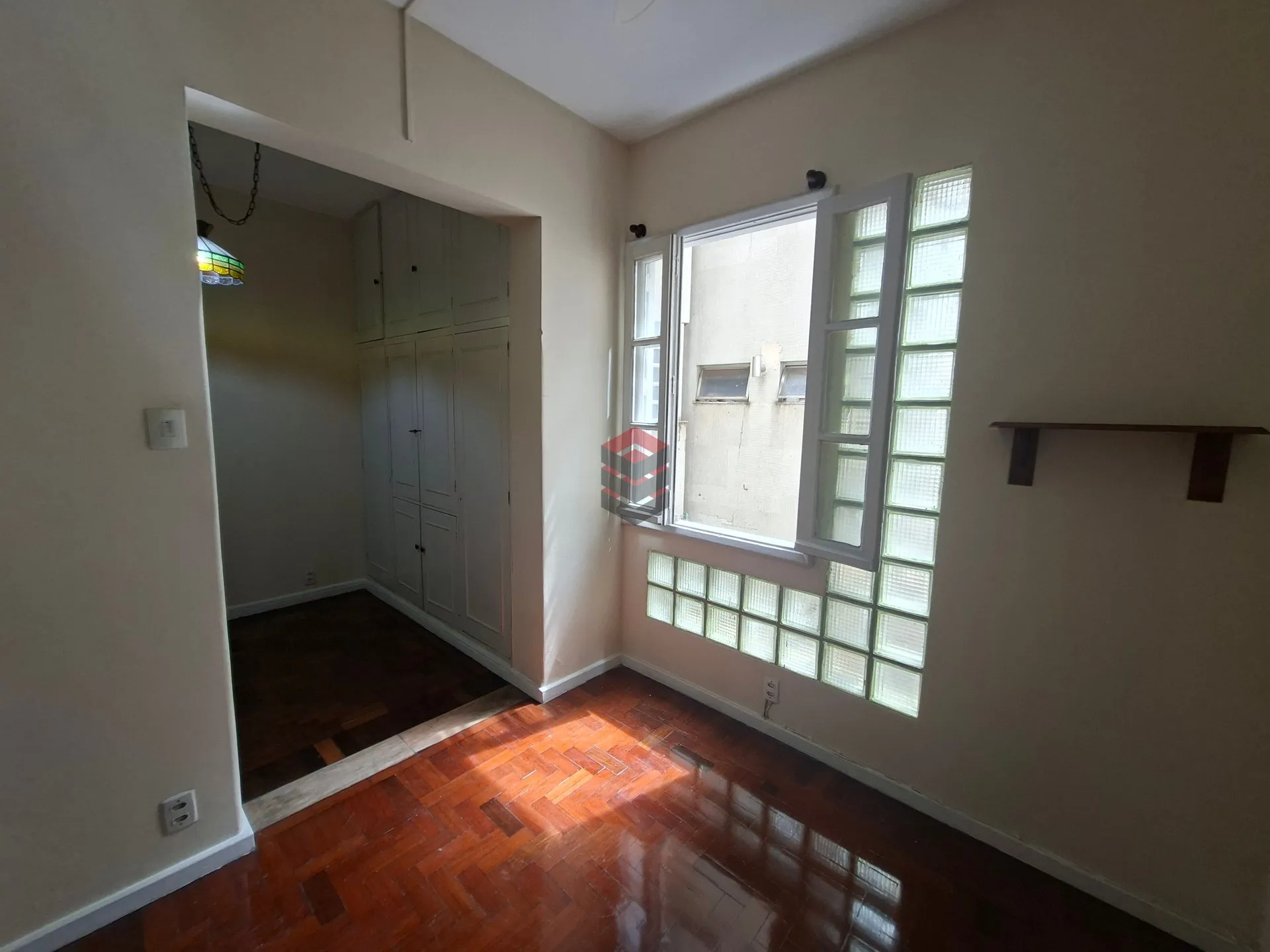 Apartamento com piso de madeira ou laminado, Flamengo