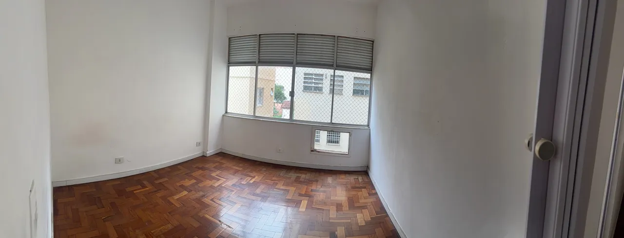 Apartment, 53 m², with wood or laminate floors — photo 2