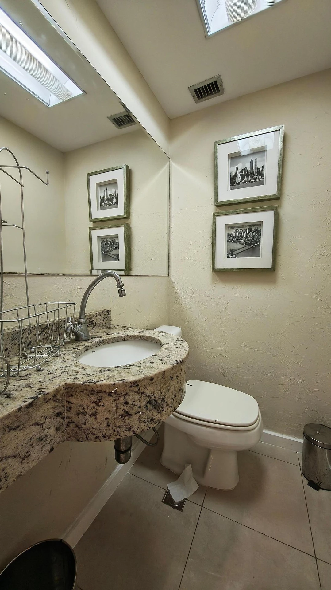 Rent-ready 2-bedroom apartment with balcony — photo 22