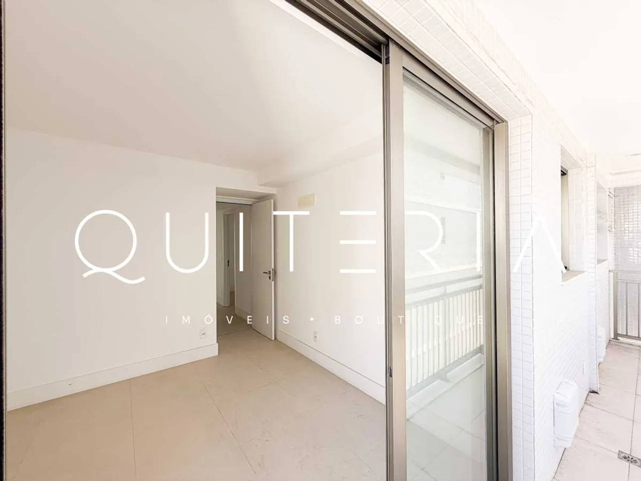 Apartamento com 3 quartos e varanda de vidro — photo 20
