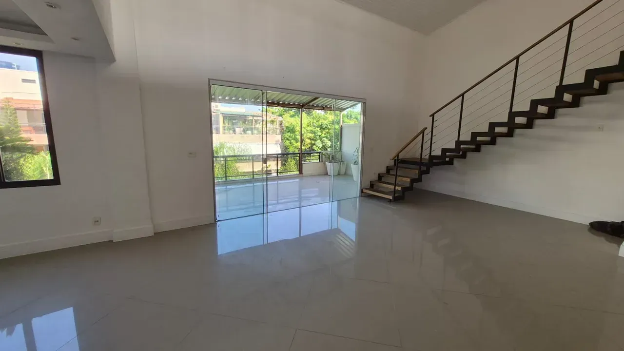 Apartment with an open-plan kitchen and 4 bedrooms — photo 6