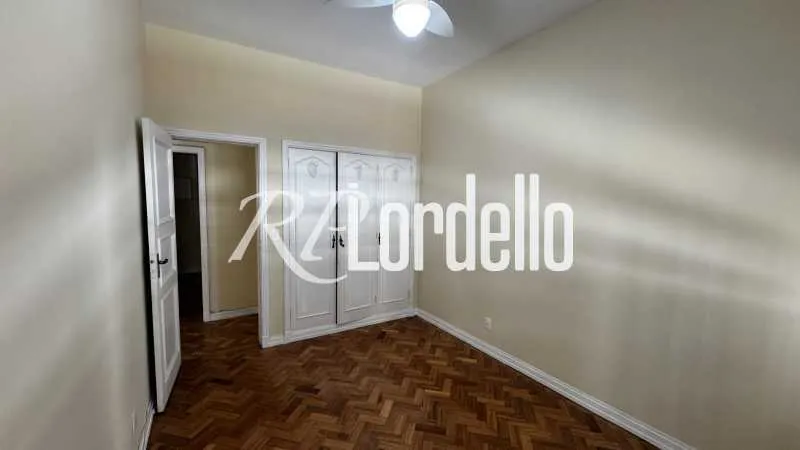 Apartment, 122 m², with wood or laminate floors — photo 13