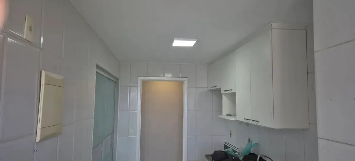 Glass-enclosed balcony in a 3-bedroom apartment, 91 m² — photo 2