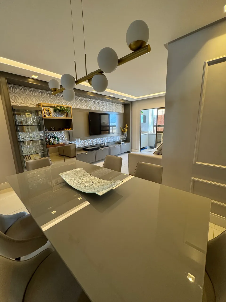 Apartamento sem mobília com 4 quartos e varanda