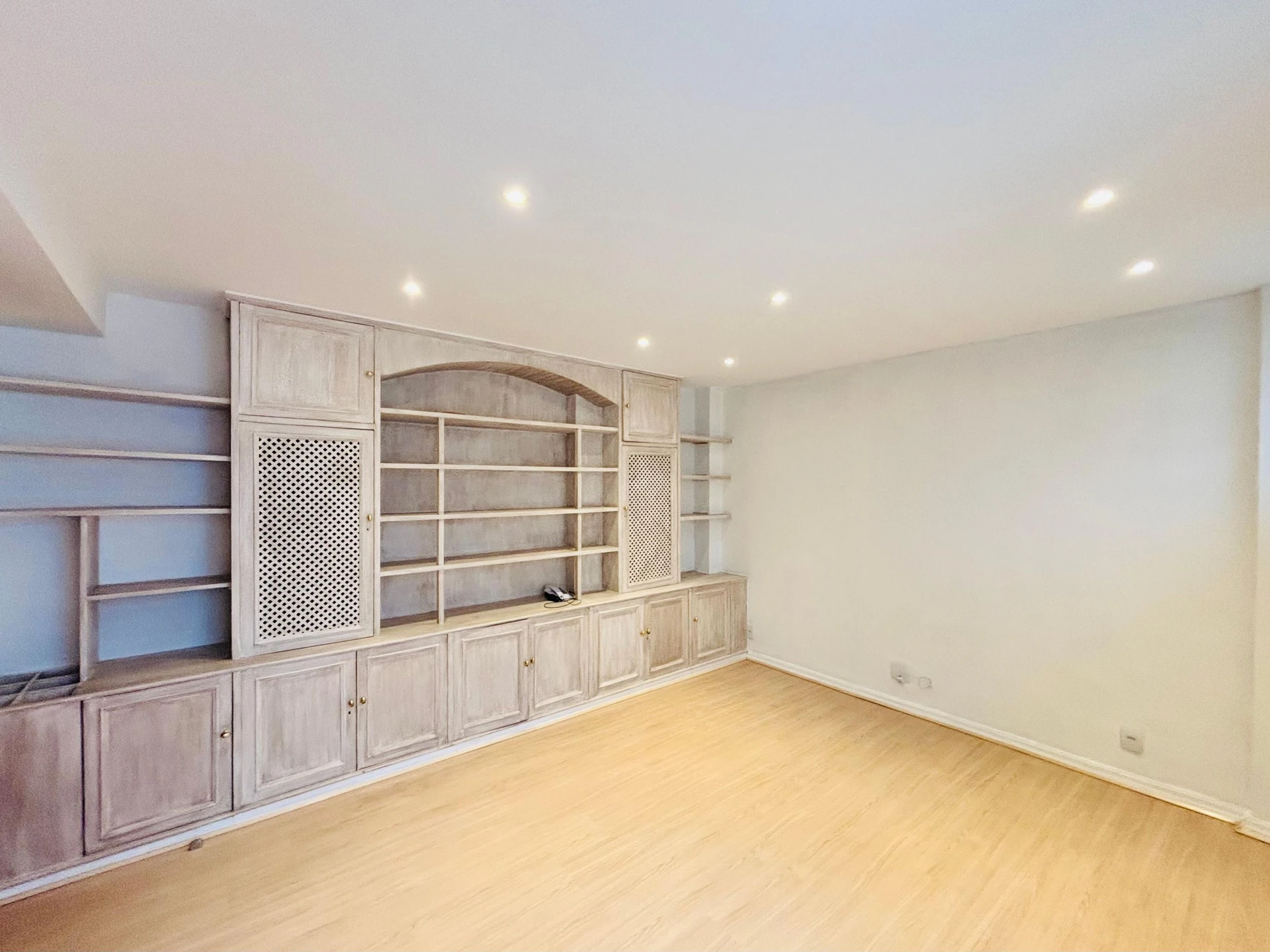 Mountain view in a 4-bedroom apartment, 220 m² — photo 20
