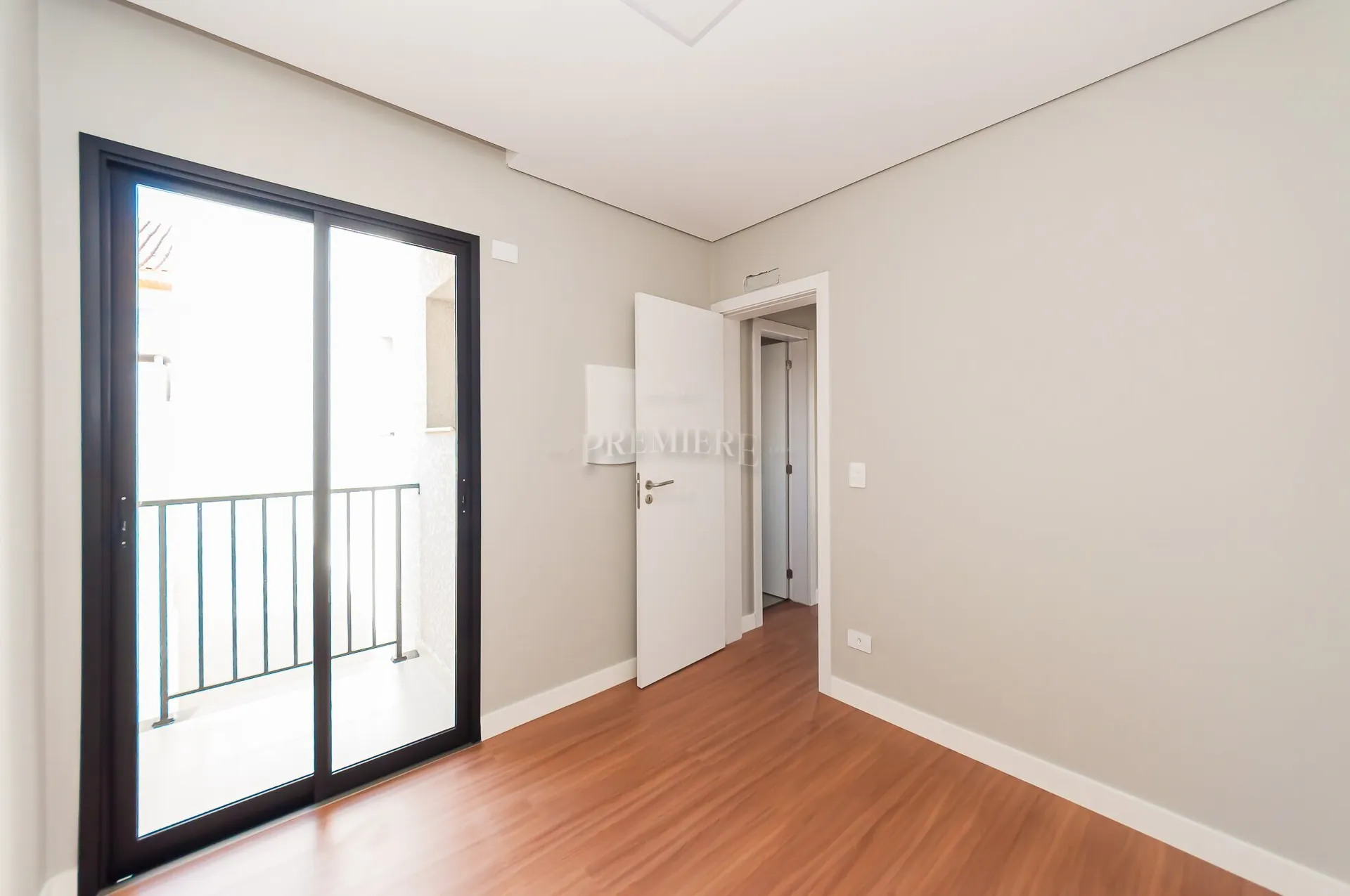 House, 97 m², with a glass-enclosed balcony — photo 20