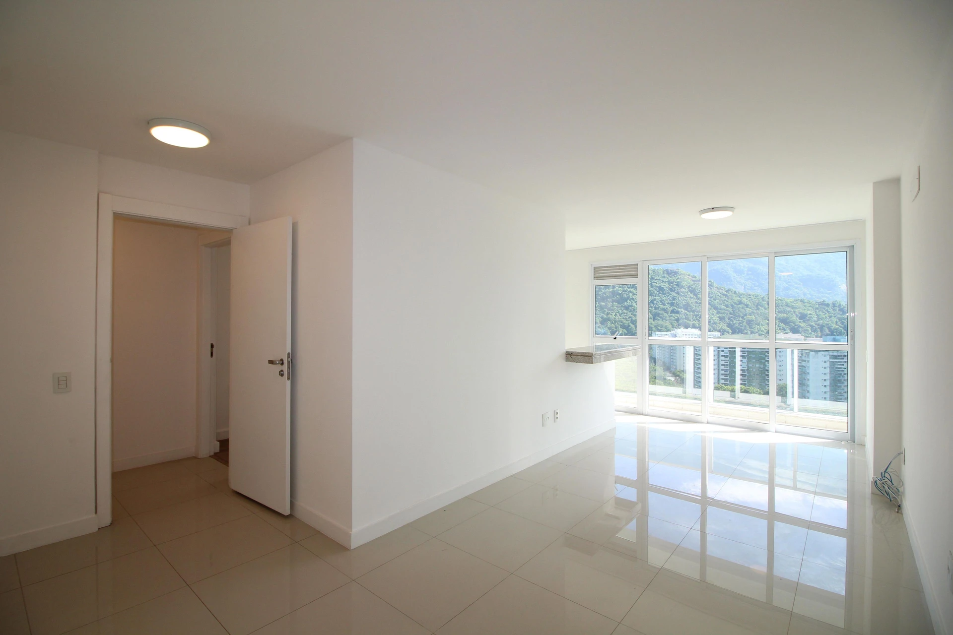 Apartamento de 2 quartos com janelas do piso ao teto — photo 2