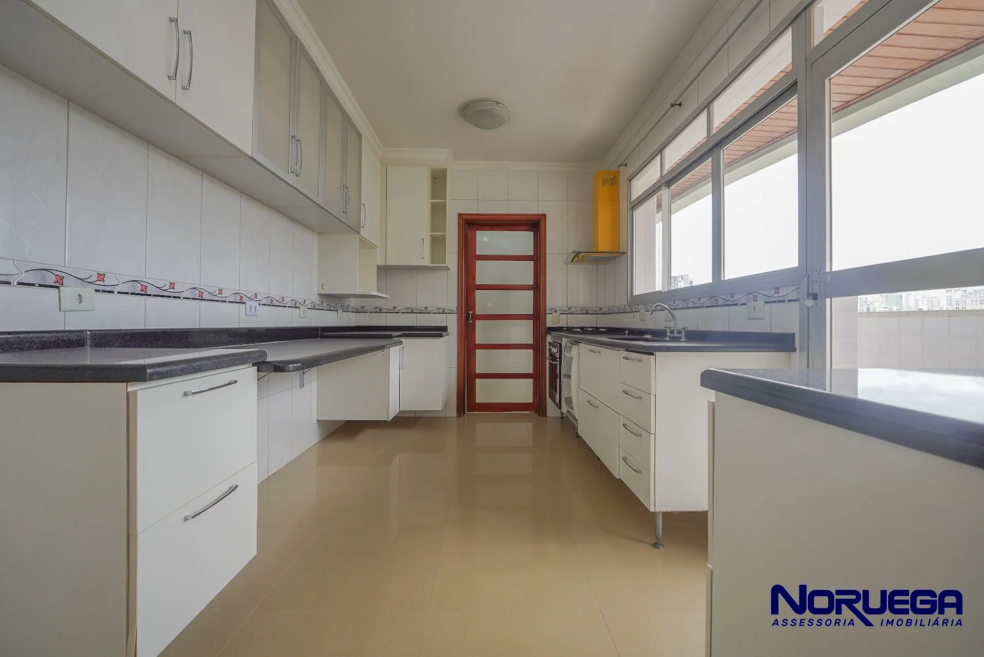Apartamento de 4 quartos em condomínio com academia