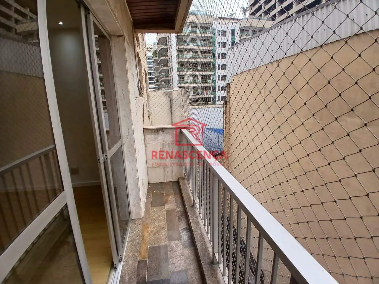 Unfurnished apartment with 2 bedrooms and a balcony — photo 12