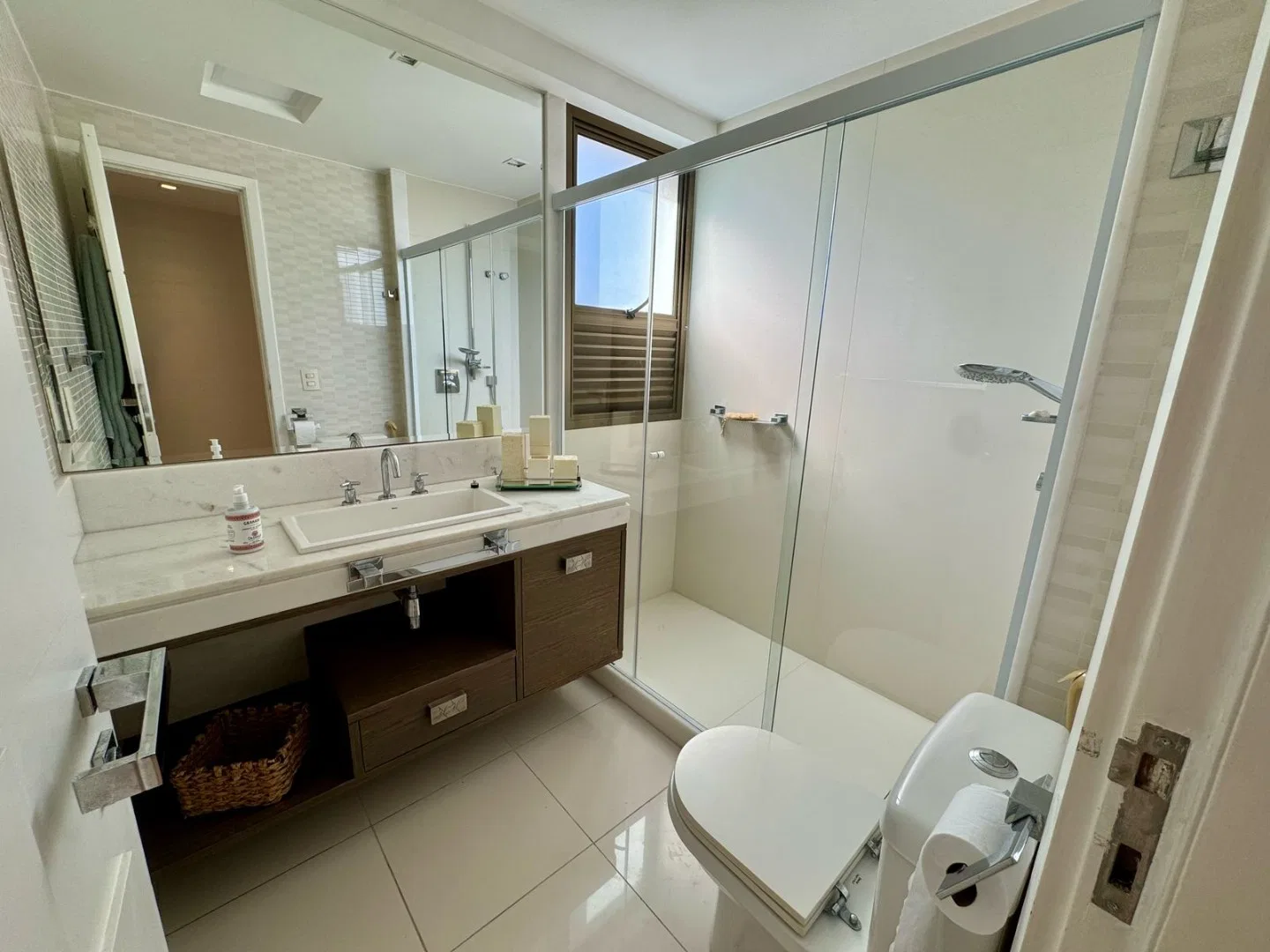 Apartamento mobiliado com 4 quartos e 260 m² — photo 17