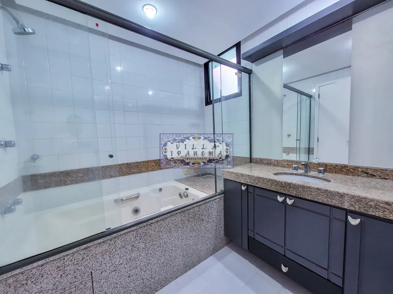 200 m² apartment with 3 en-suite bedrooms and private BBQ — photo 42