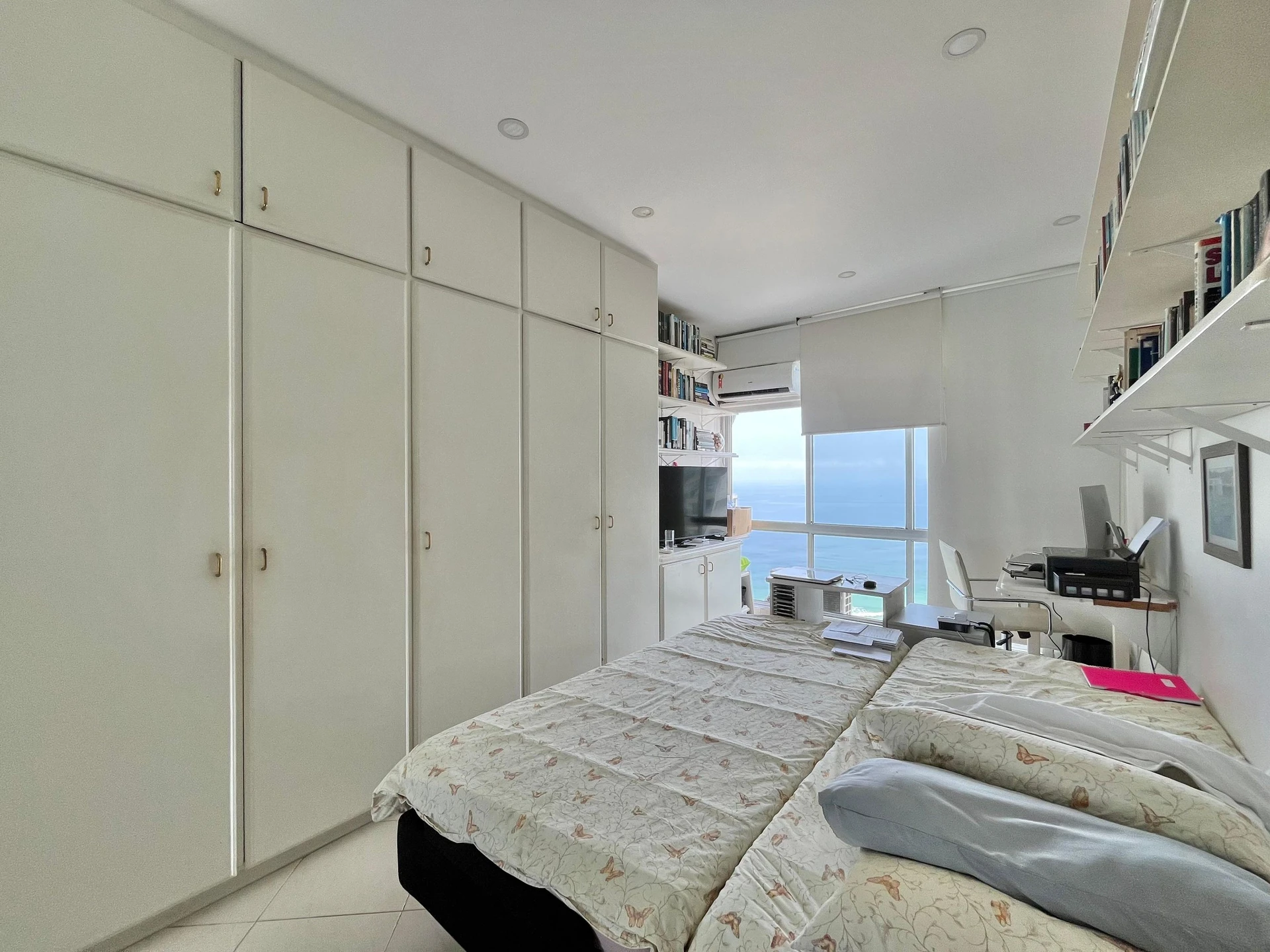 Furnished apartment, 450 m², with a water view — photo 37