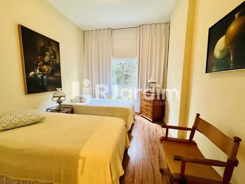 Residential apartment with 4 bedrooms and 4 bathrooms — photo 4