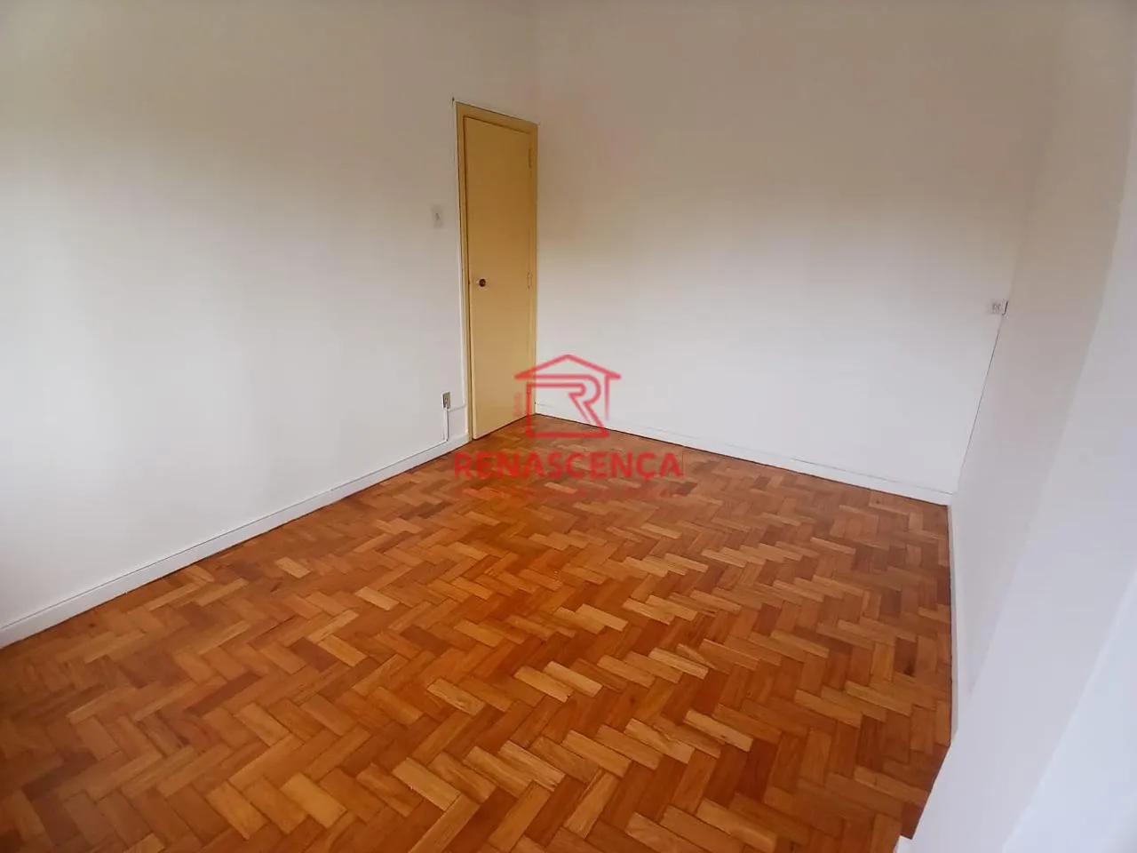 Apartment on the 3rd floor with wood or laminate floors — photo 17