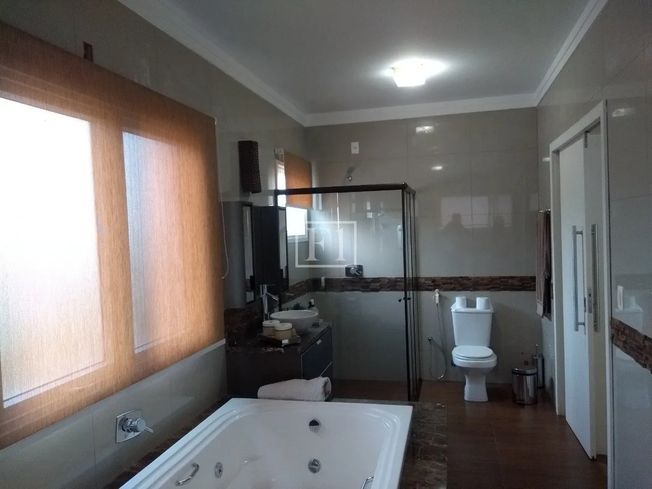 Furnished house, 450 m², with floor-to-ceiling windows — photo 41