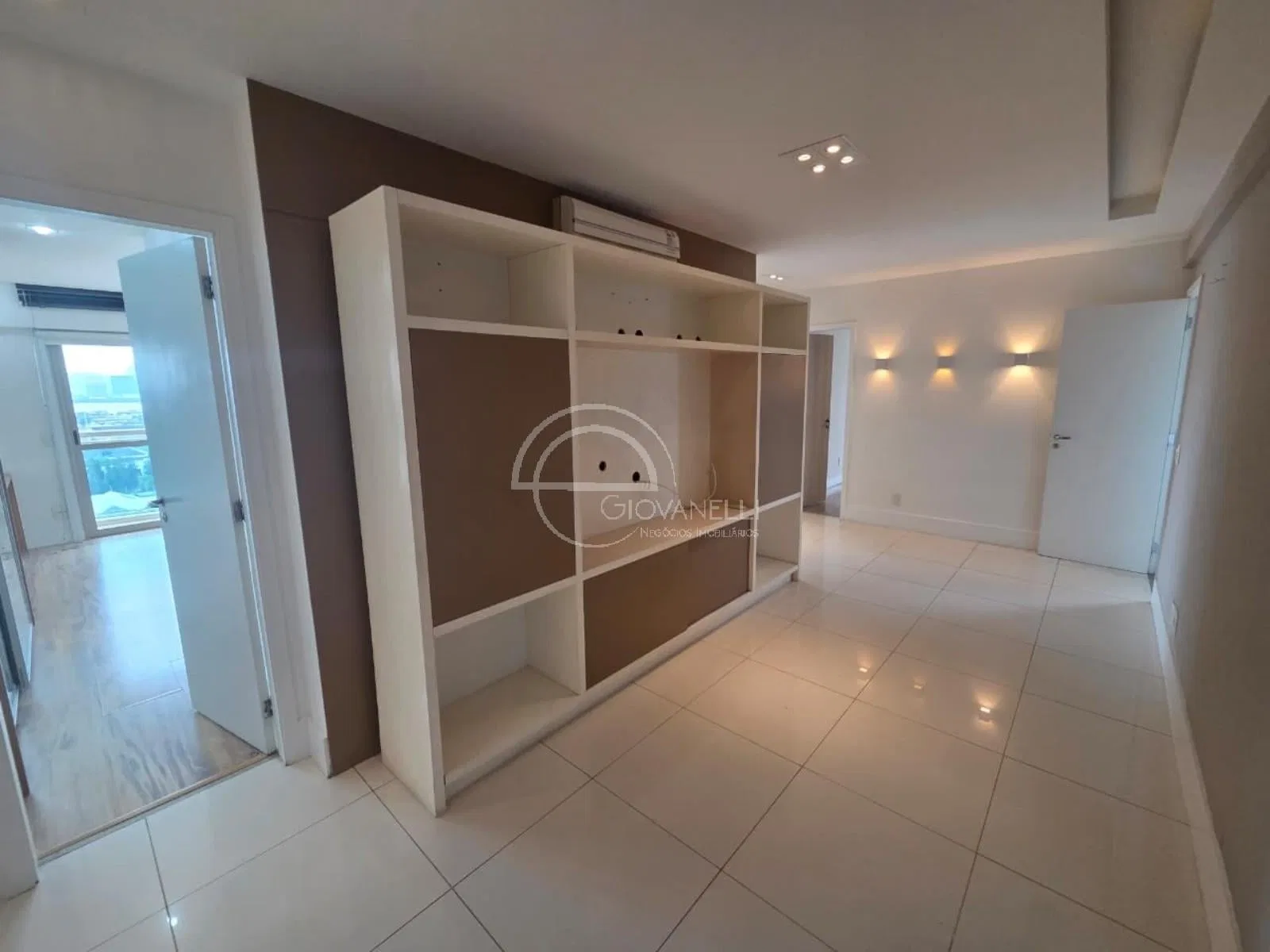 4-bedroom apartment with an enclosed gourmet balcony — photo 24