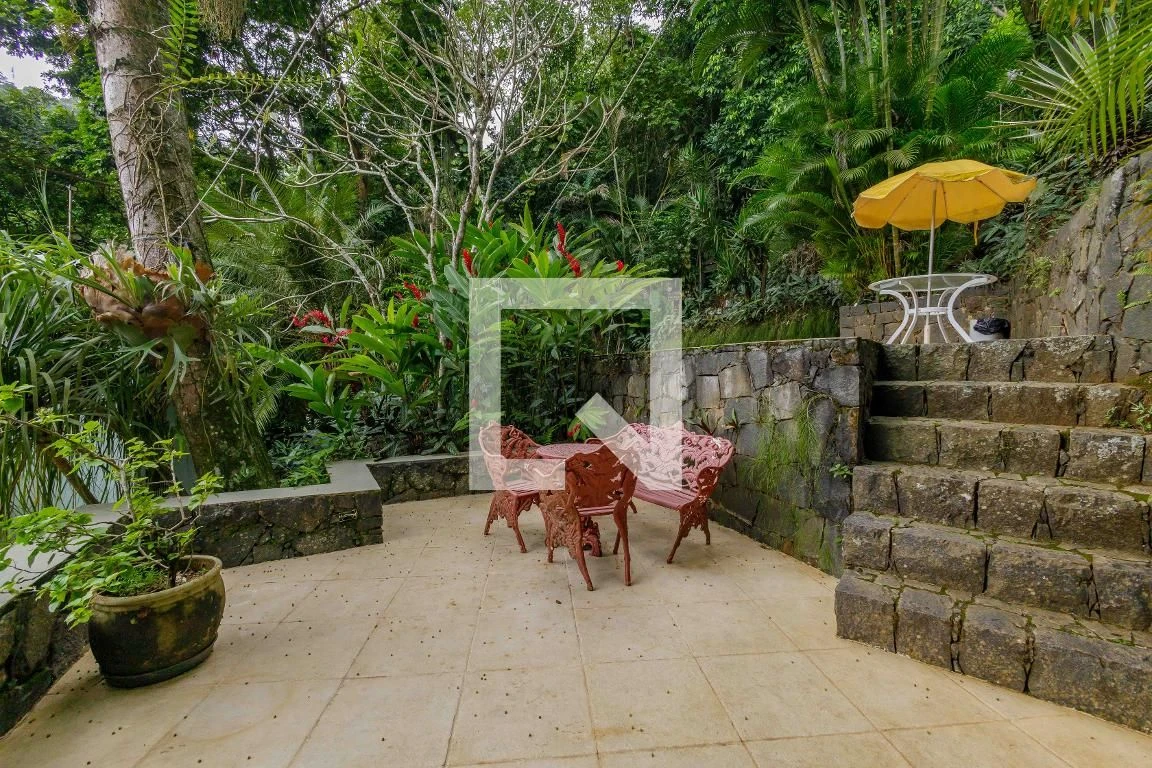4-bedroom house with a walk-in closet in Rio de Janeiro — photo 4