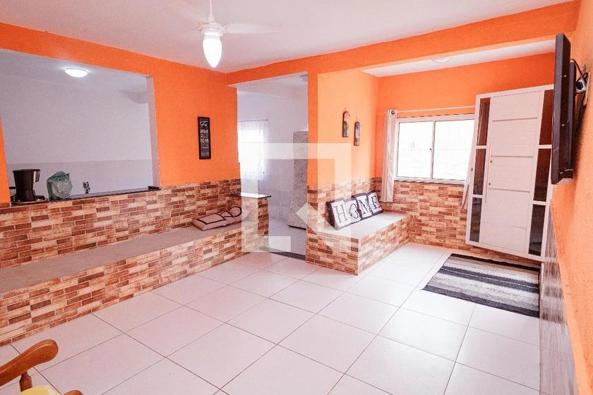 Casa mobiliada com piscina e 3 quartos