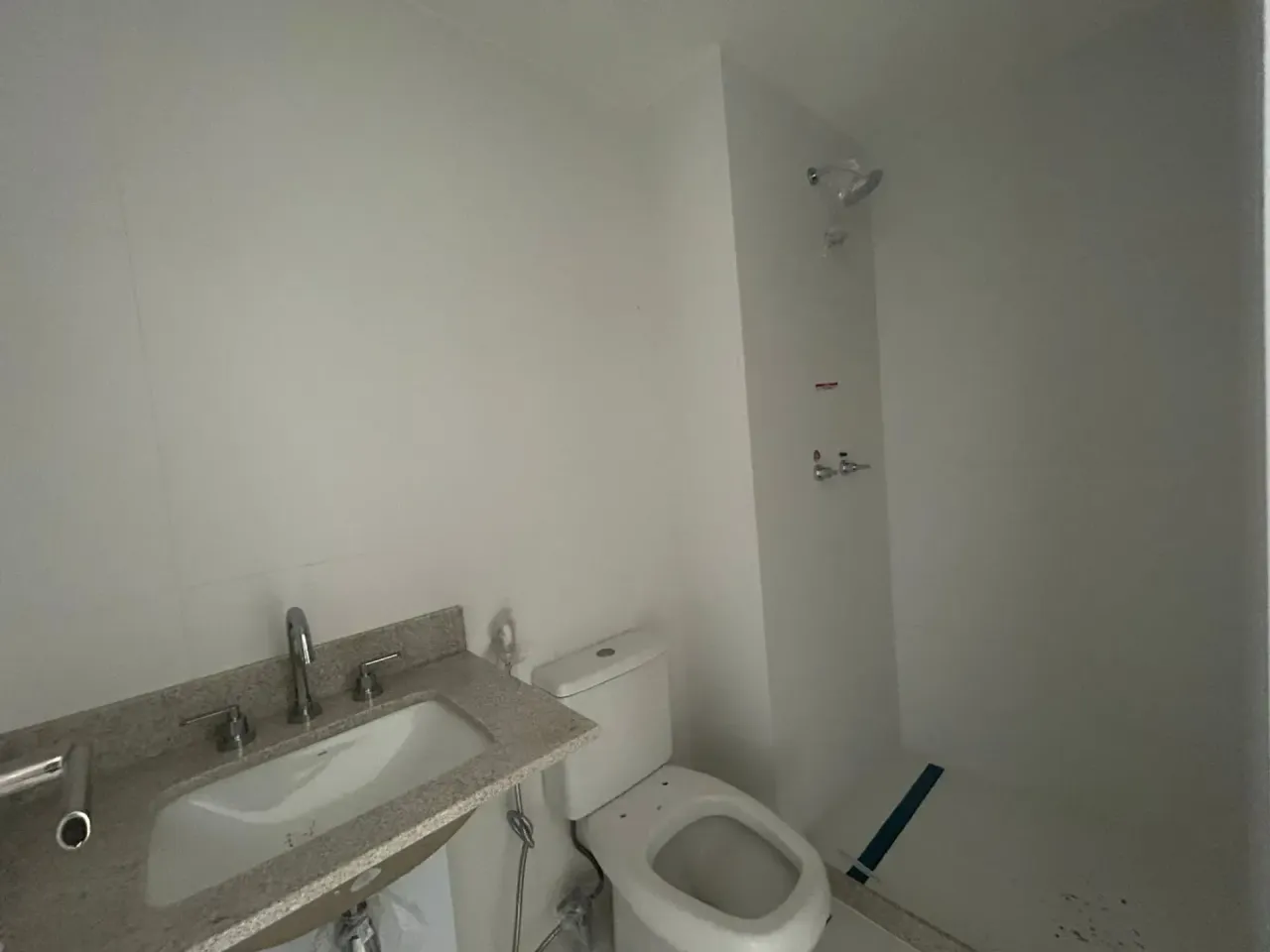 2-bedroom apartment with suite and glassed balcony — photo 19