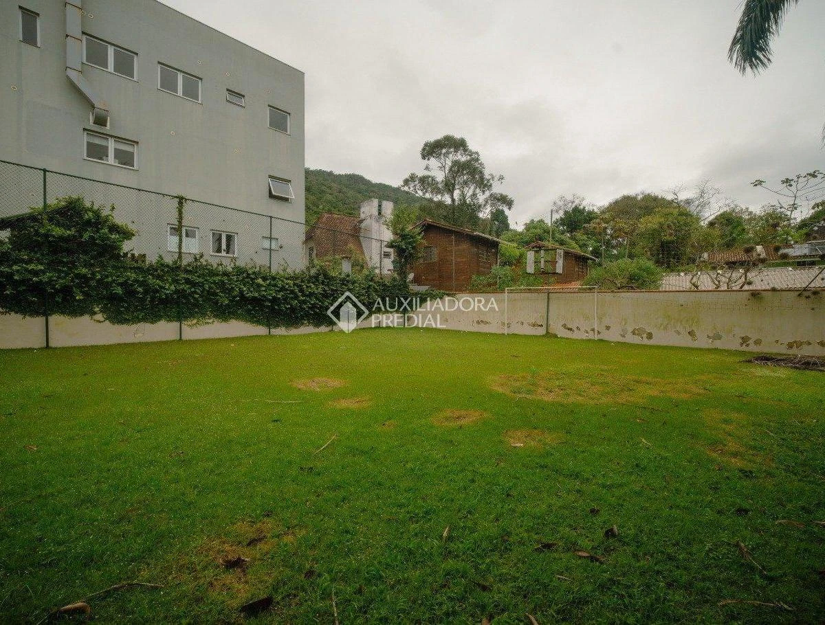 1723 m² house with a bathtub and a grill on the balcony — photo 30