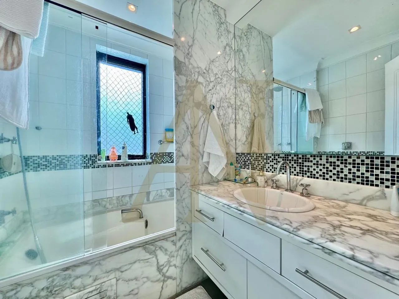 Furnished apartment with 4 bedrooms and 5 bathrooms — photo 6