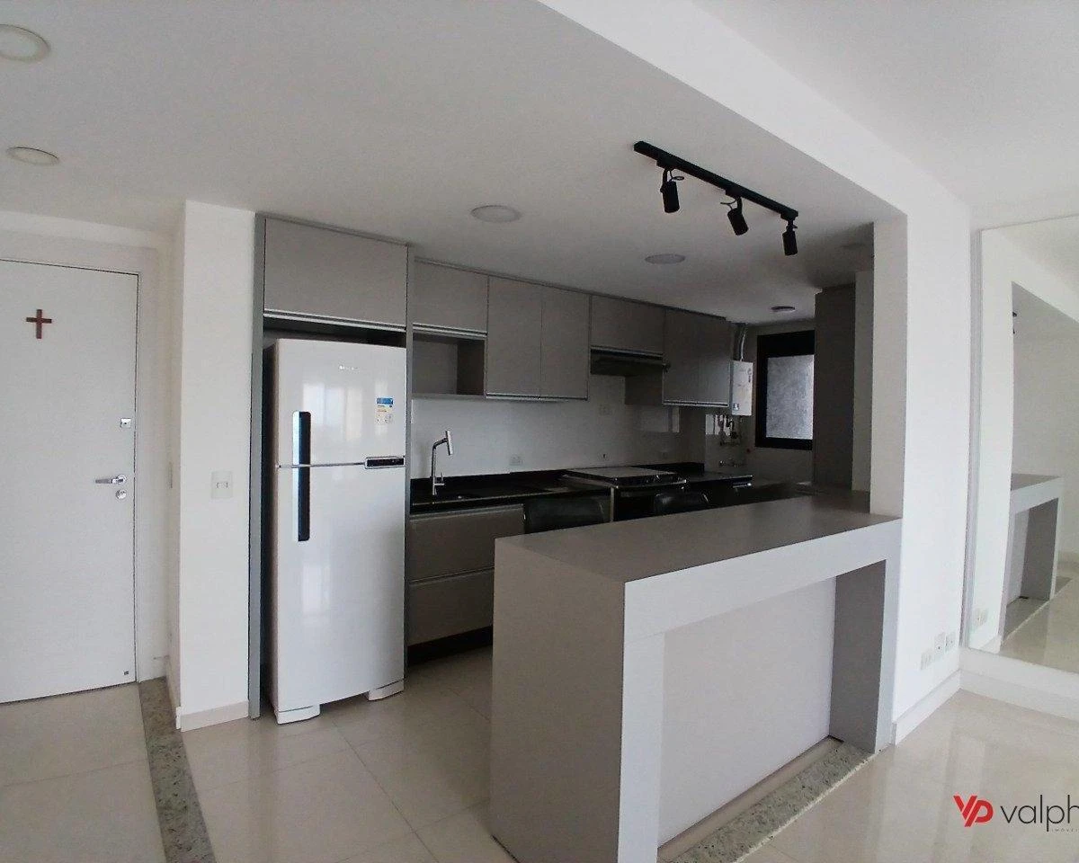 2-bedroom apartment in a building with a gym — photo 4