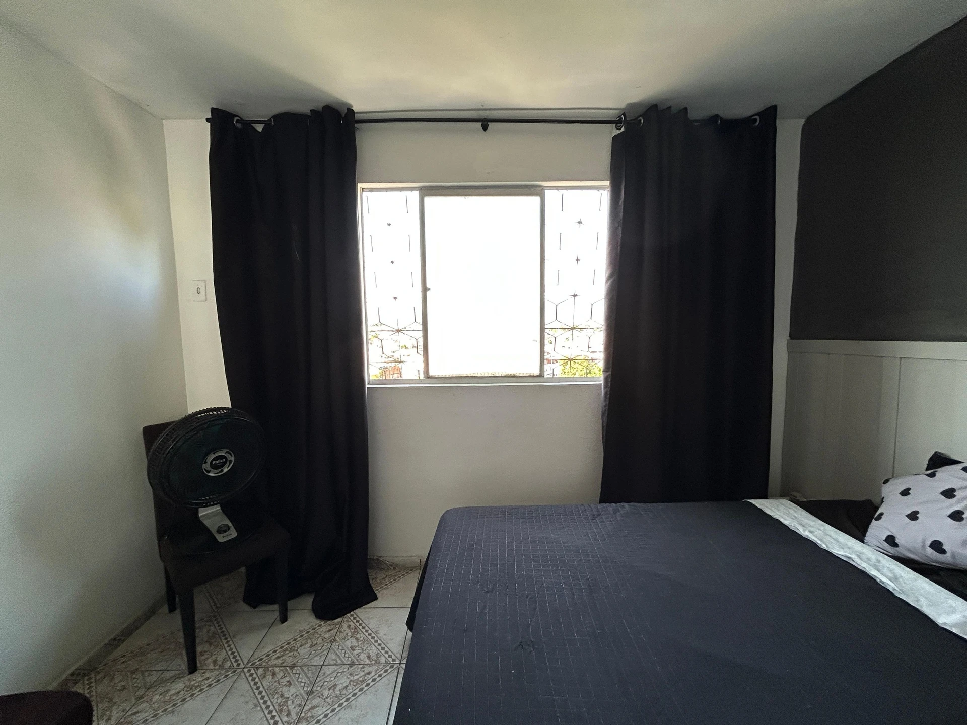 Furnished 2-bedroom apartment with building party room — photo 27