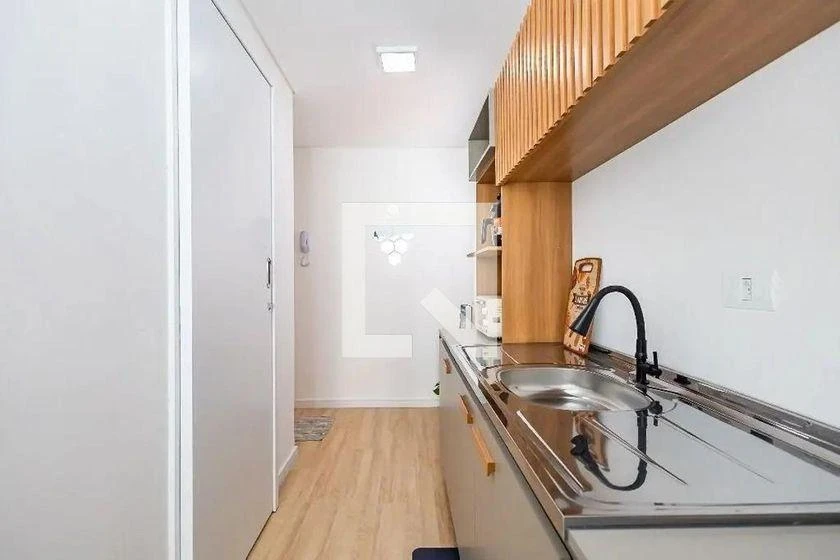 27 m² studio with a glass-enclosed balcony and a home office — photo 2